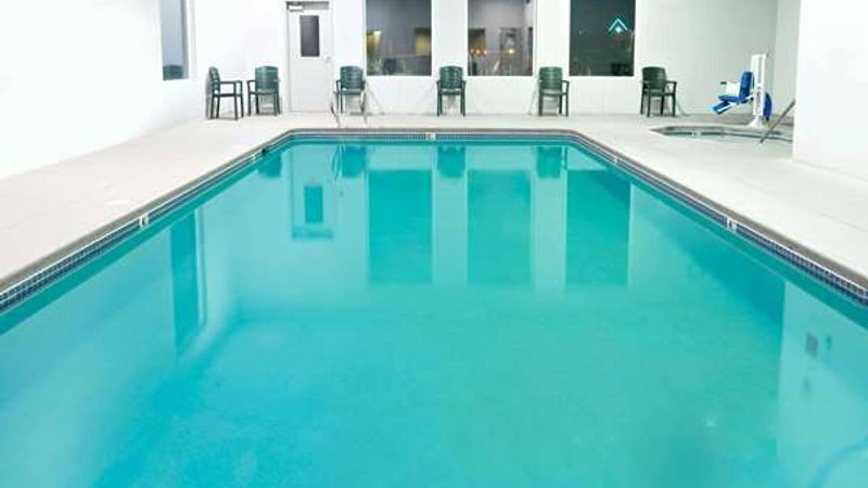 Photo of Super 8 by Wyndham Redmond