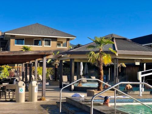 Photo of Calistoga Spa Hot Springs - Outdoor pool, sun deck