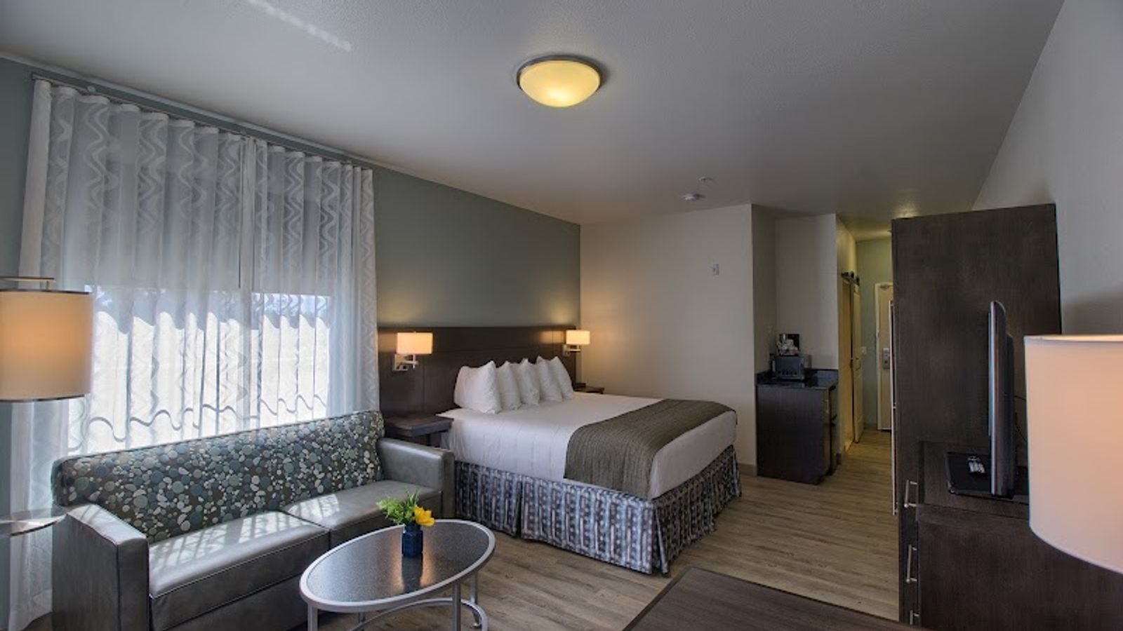 Photo of Oxford Suites Bellingham