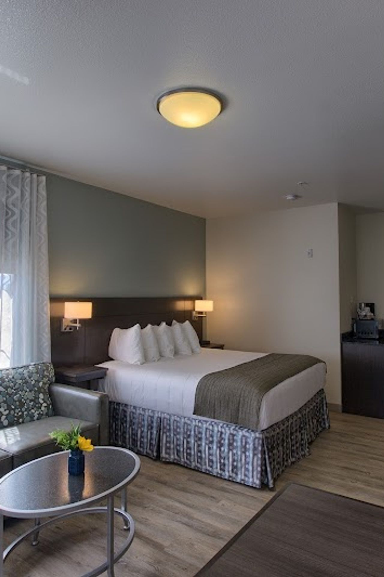 Photo of Oxford Suites Bellingham