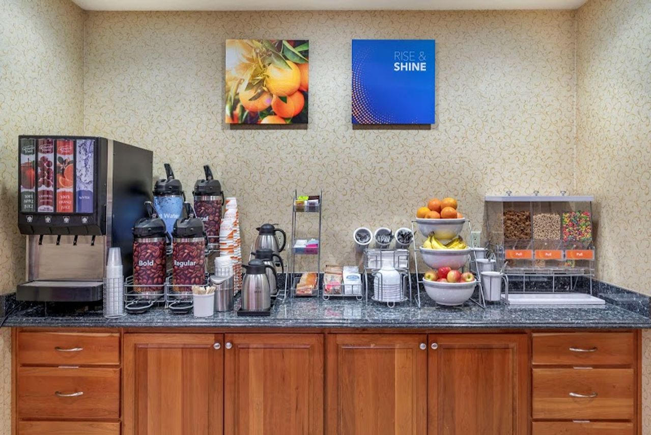 Photo of Comfort Suites Eugene - Complimentary breakfast