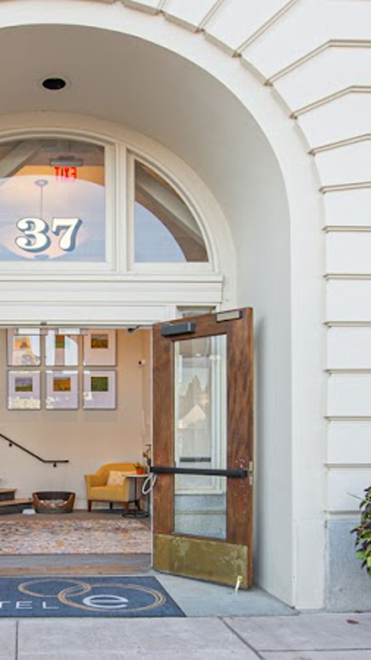 Photo of Hotel E