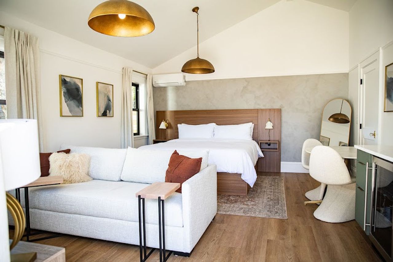 Photo of the compass mcminnville - The compass studio: KING BED AND QUEEN PULLOUT SOFA, SPA BATHROOM WITH TUB/SHOWER COMBO, ELECTRIC FIREPLACE, KITCHENETTE, PRIVATE OUTDOOR SPACE, KID FRIENDLY
