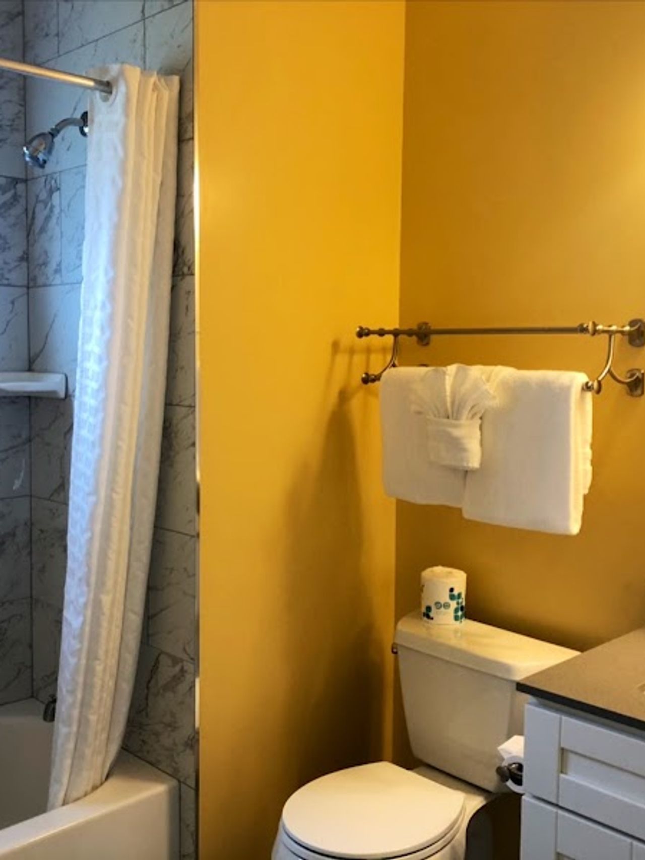Photo of Sea Breeze Inn and Cottages - Bathroom