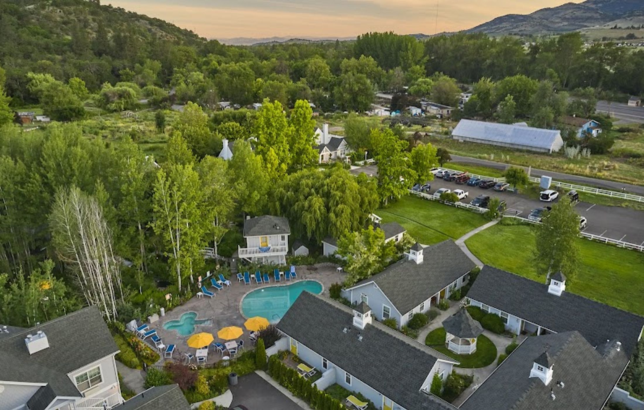 Lithia Springs Resort - Oregon's Mineral Waters Retreat