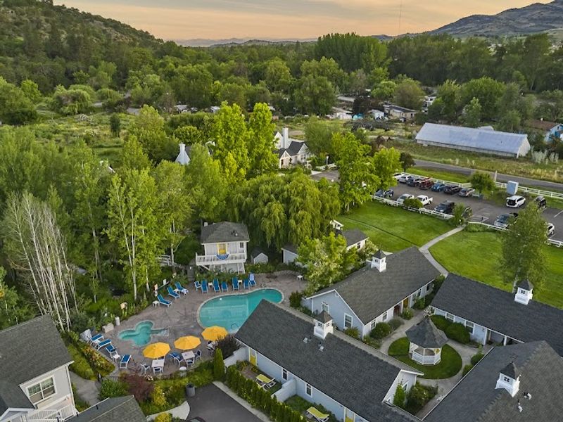 Lithia Springs Resort - Oregon's Mineral Waters Retreat