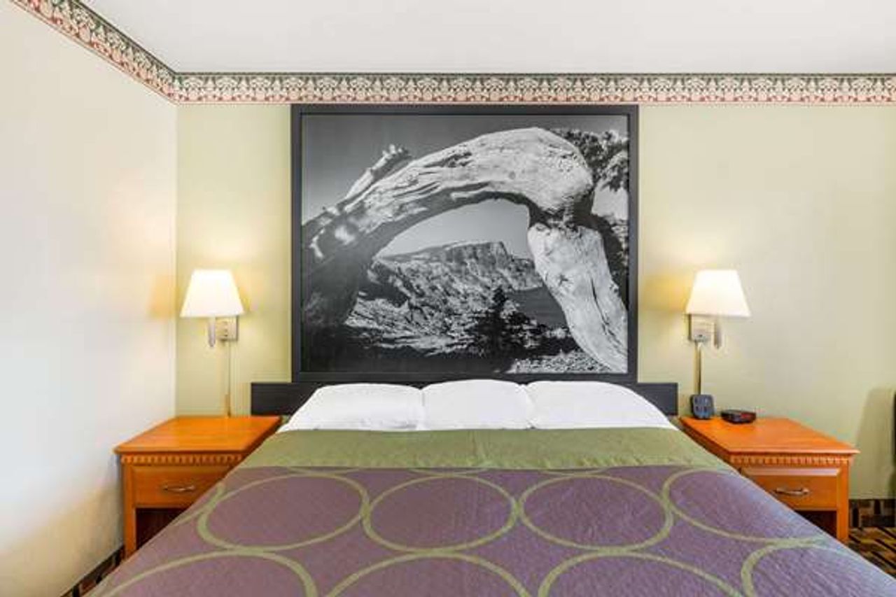 Photo of Super 8 by Wyndham Grants Pass