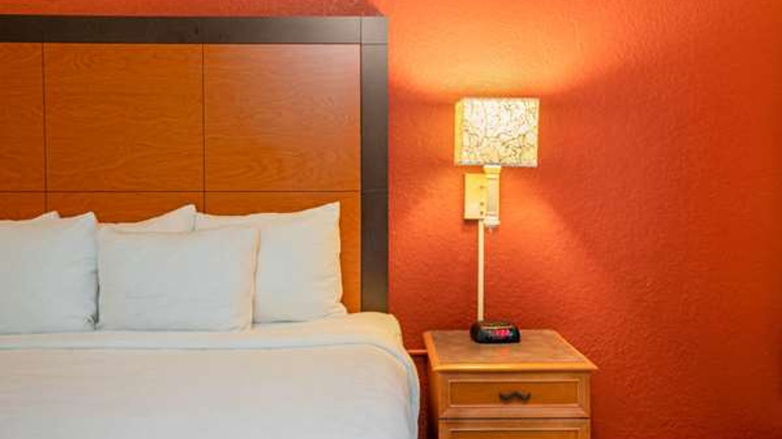 Photo of La Quinta Inn & Suites by Wyndham Seattle Sea-Tac Airport