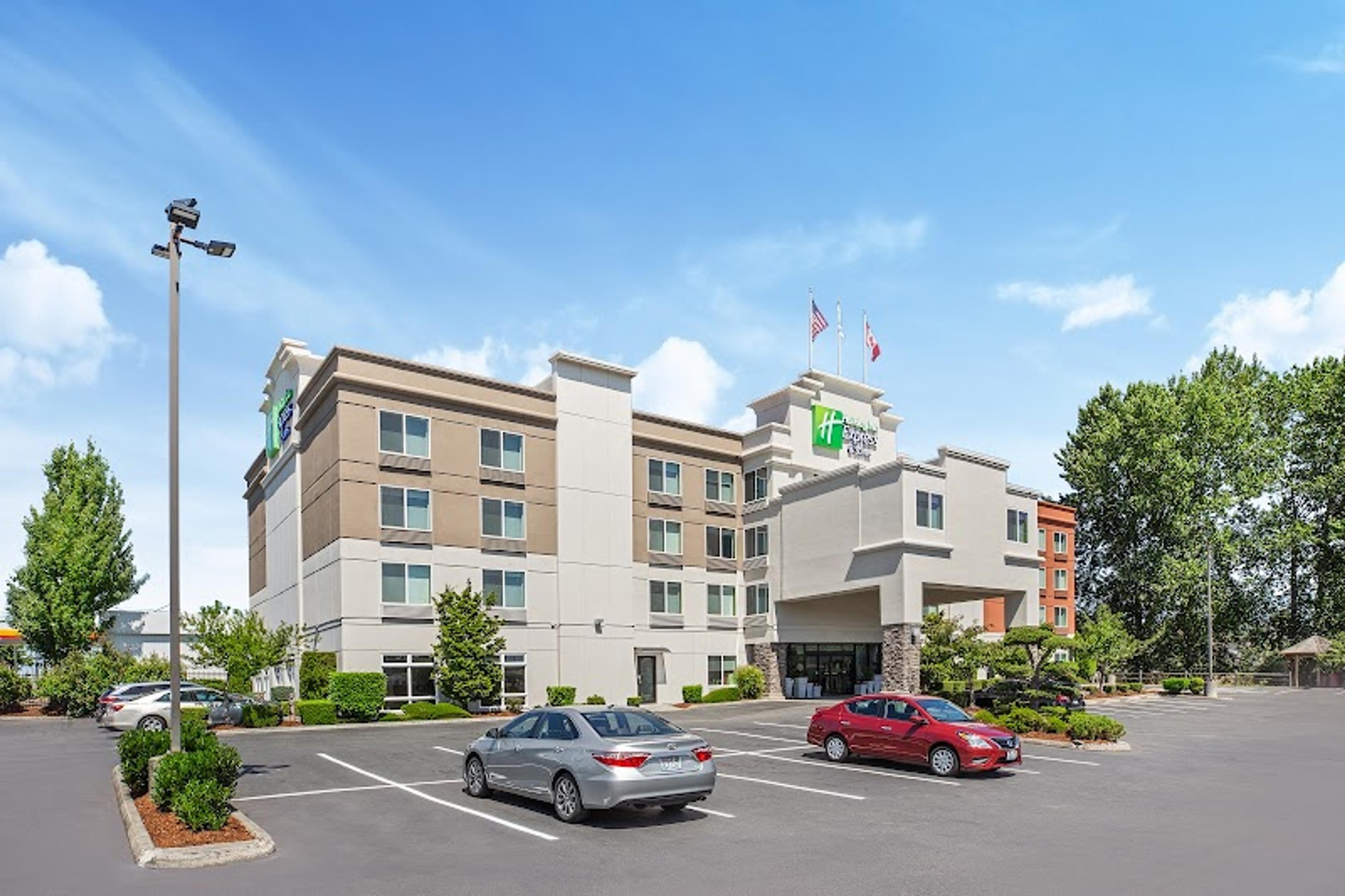 Holiday Inn Express & Suites