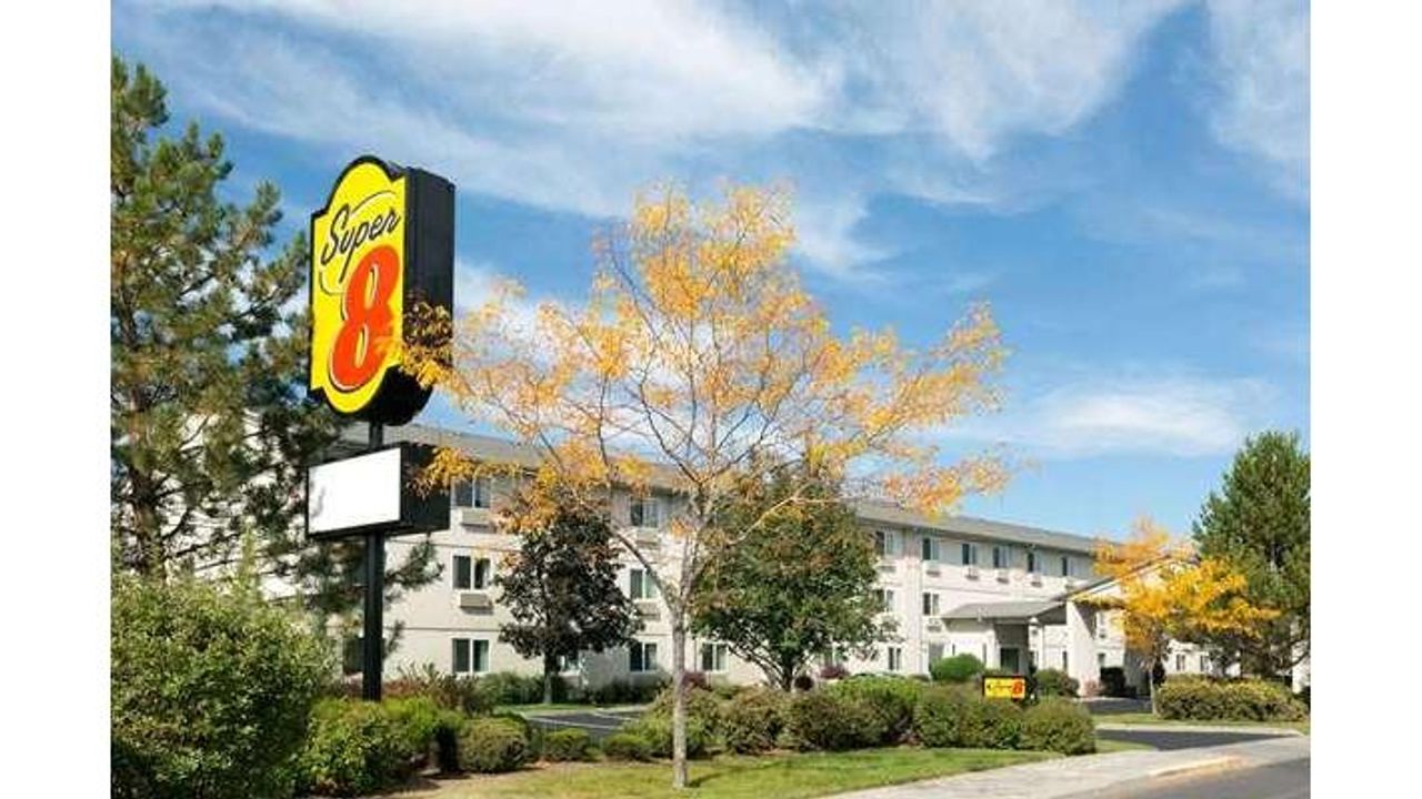 Photo of Super 8 by Wyndham Redmond