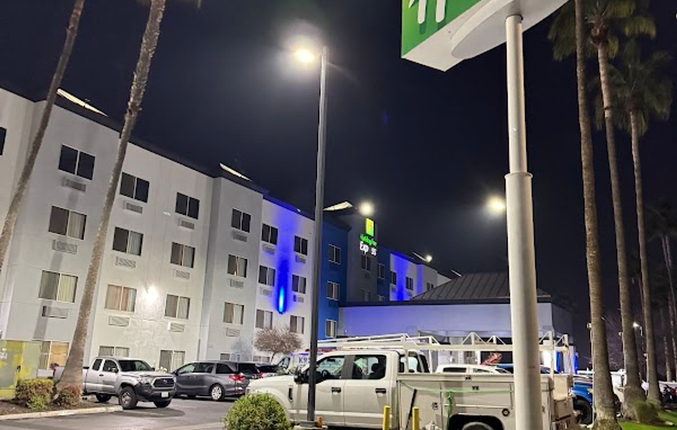 Holiday Inn Express Bakersfield, an IHG Hotel