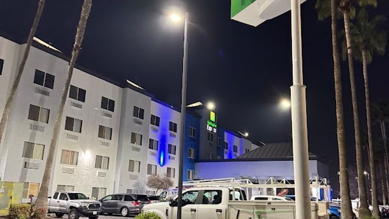 Holiday Inn Express Bakersfield, an IHG Hotel