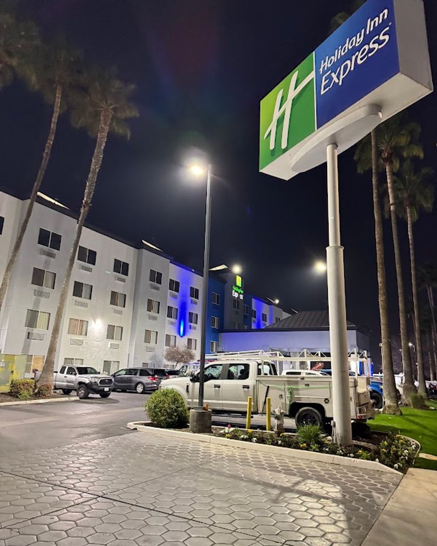 Holiday Inn Express Bakersfield, an IHG Hotel