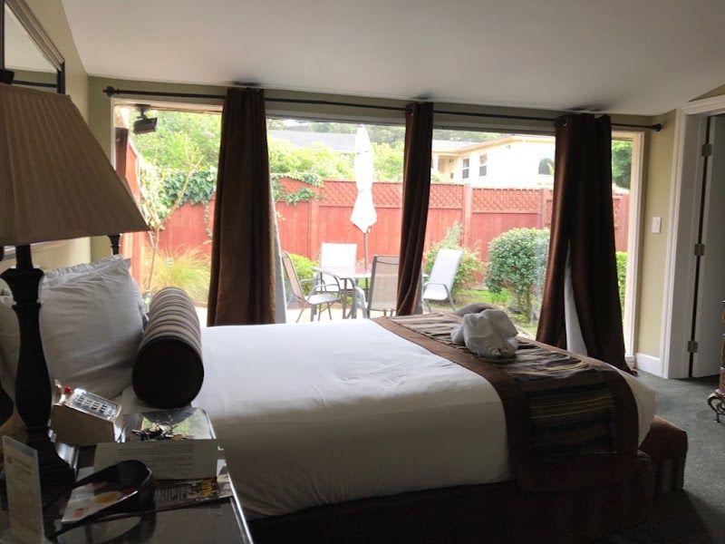 Photo of Monterey Peninsula Inn - Room