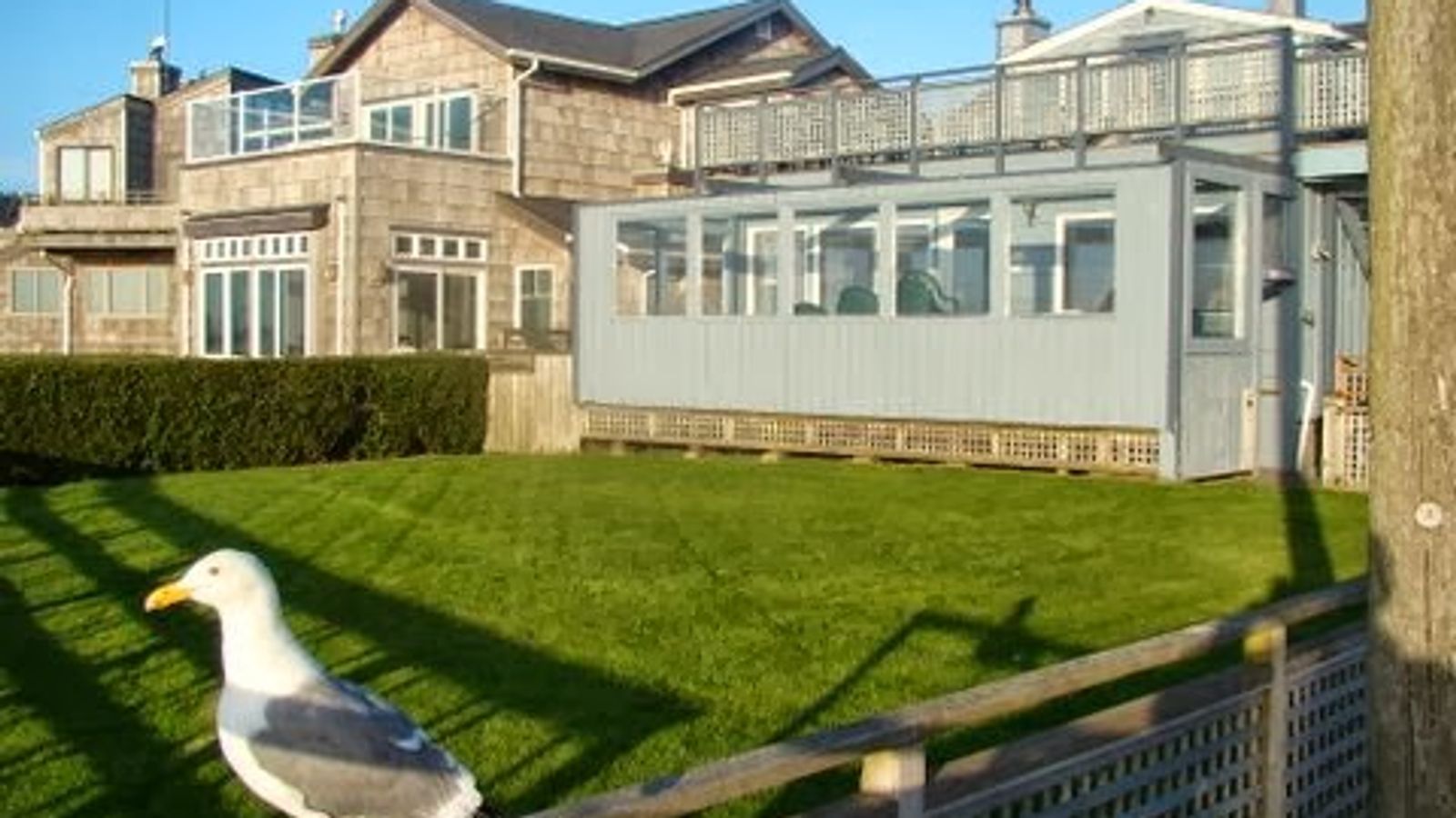 The Waves Oceanfront Lodging