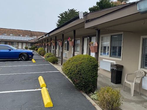 Photo of Lone Oak Lodge - Exterior, Free Parking