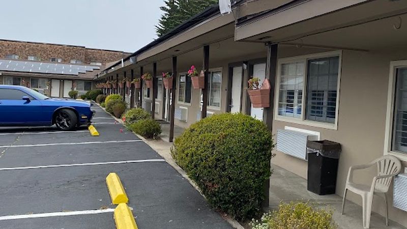Photo of Lone Oak Lodge - Exterior, Free Parking