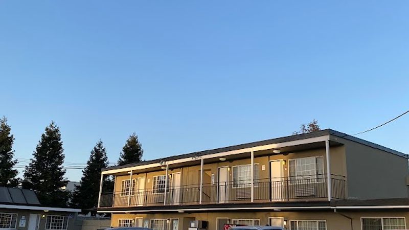 Photo of Redwood Inn