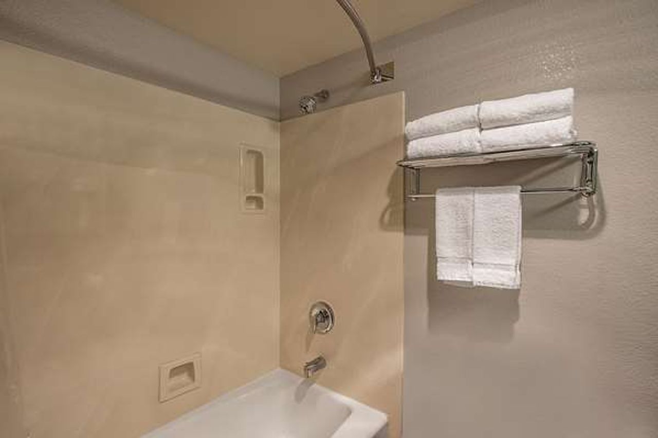 Photo of La Quinta Inn & Suites by Wyndham Davis