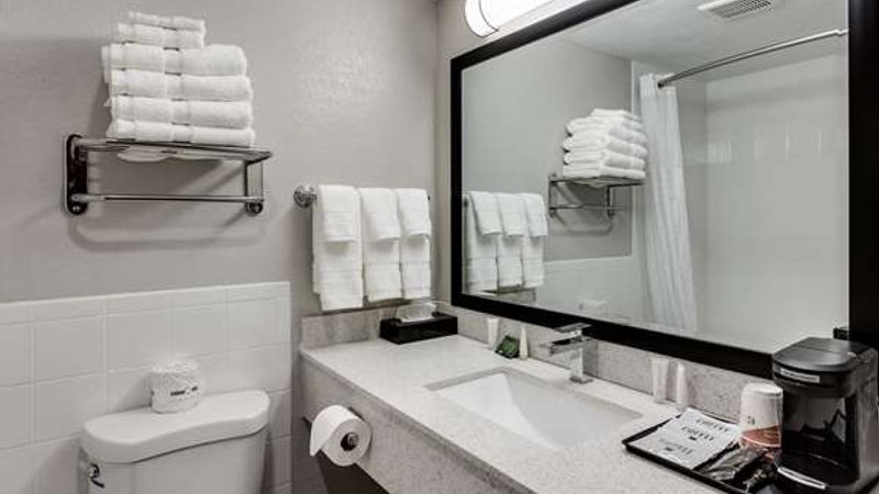 Photo of Days Inn & Suites by Wyndham Spokane