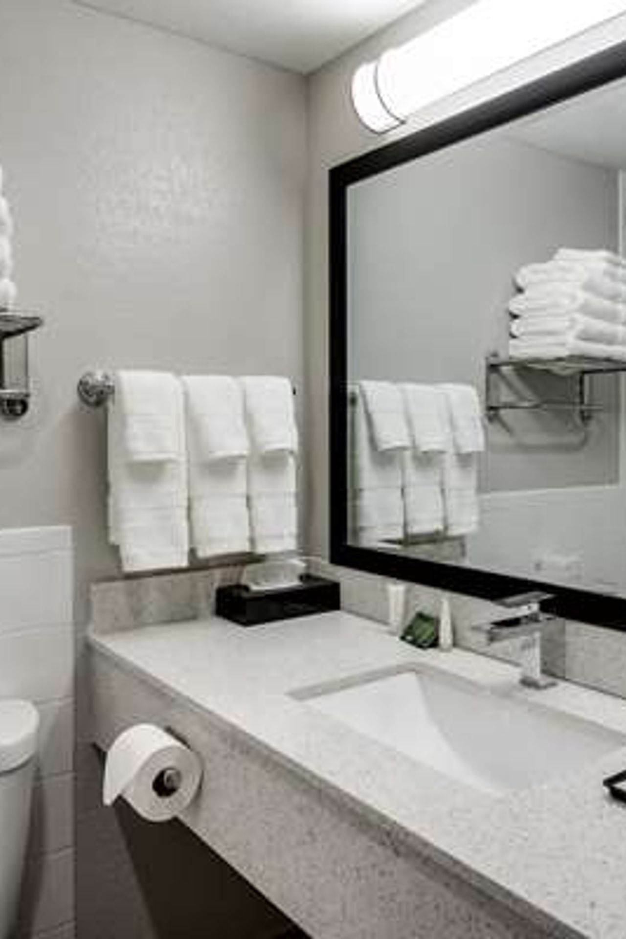 Photo of Days Inn & Suites by Wyndham Spokane