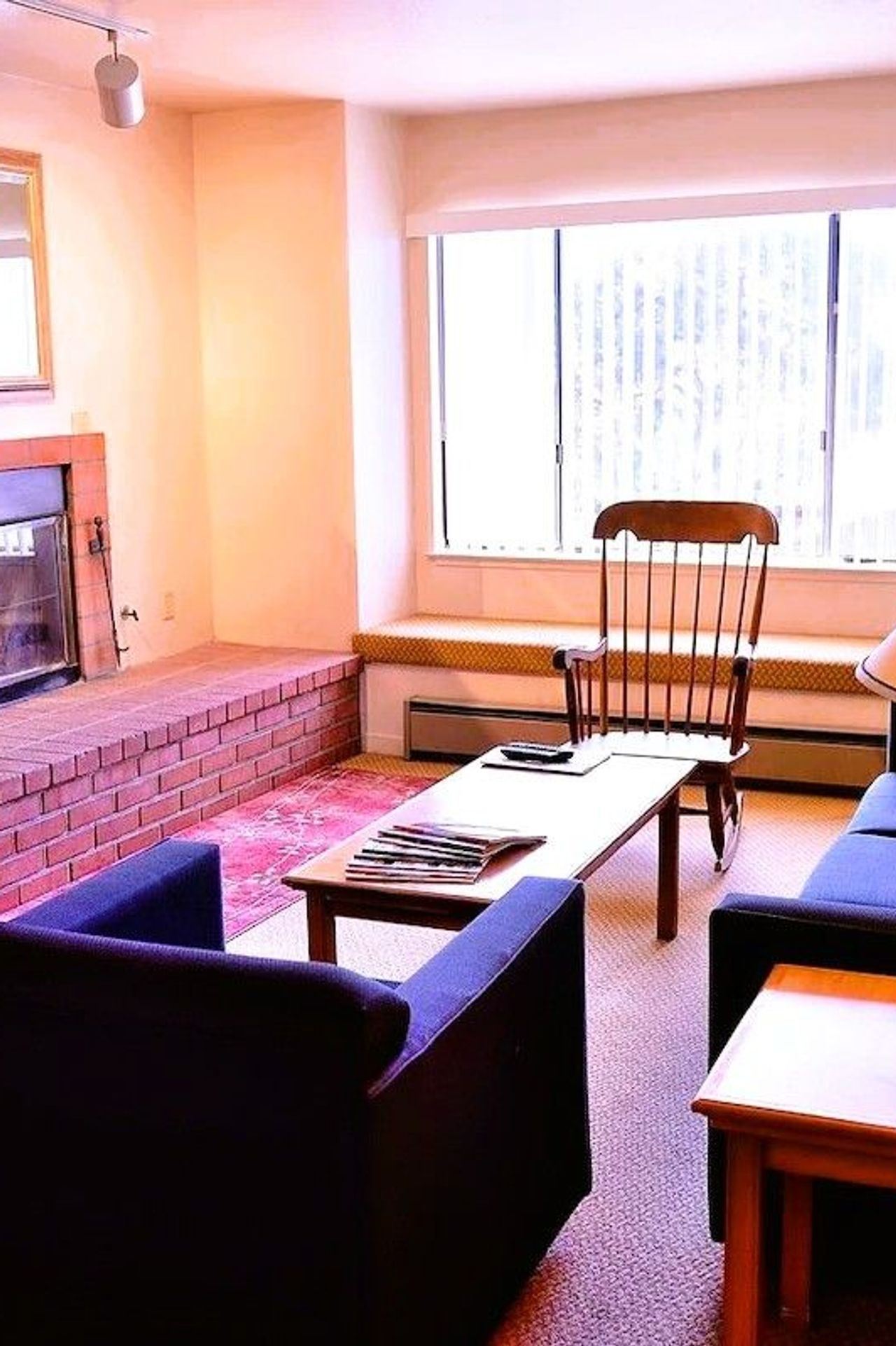Pacific Gardens Inn - Family suites with multiple beds and living areas