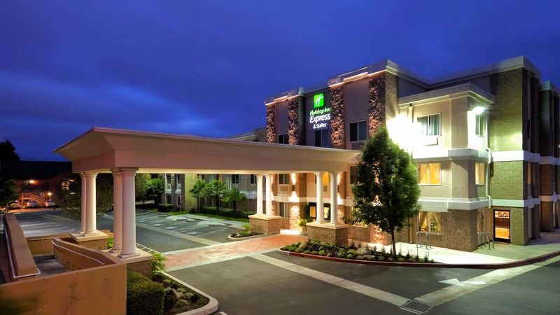 Holiday Inn Express & Suites Livermore by IHG
