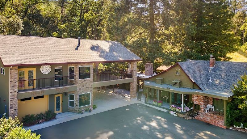 Photo of Potter's Foothill House B&B