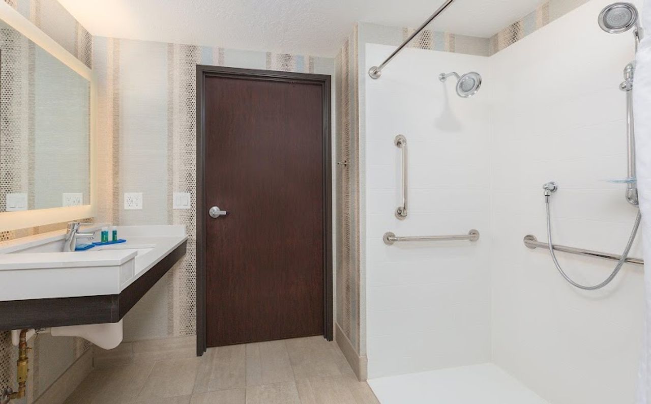 Photo of Holiday Inn Express & Suites Eugene Downtown - University, an IHG Hotel - Bathroom