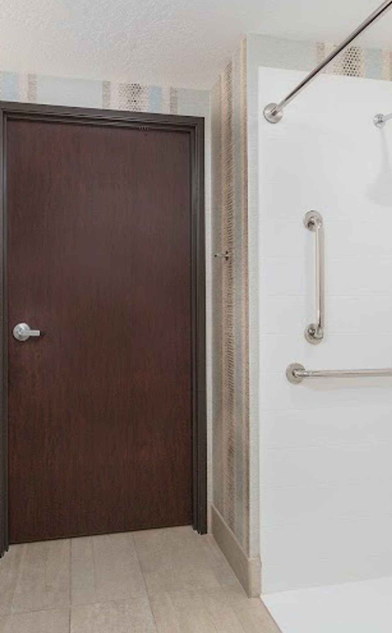 Photo of Holiday Inn Express & Suites Eugene Downtown - University, an IHG Hotel - Bathroom