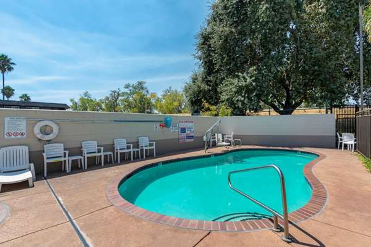 Photo of Comfort Suites Downtown Sacramento