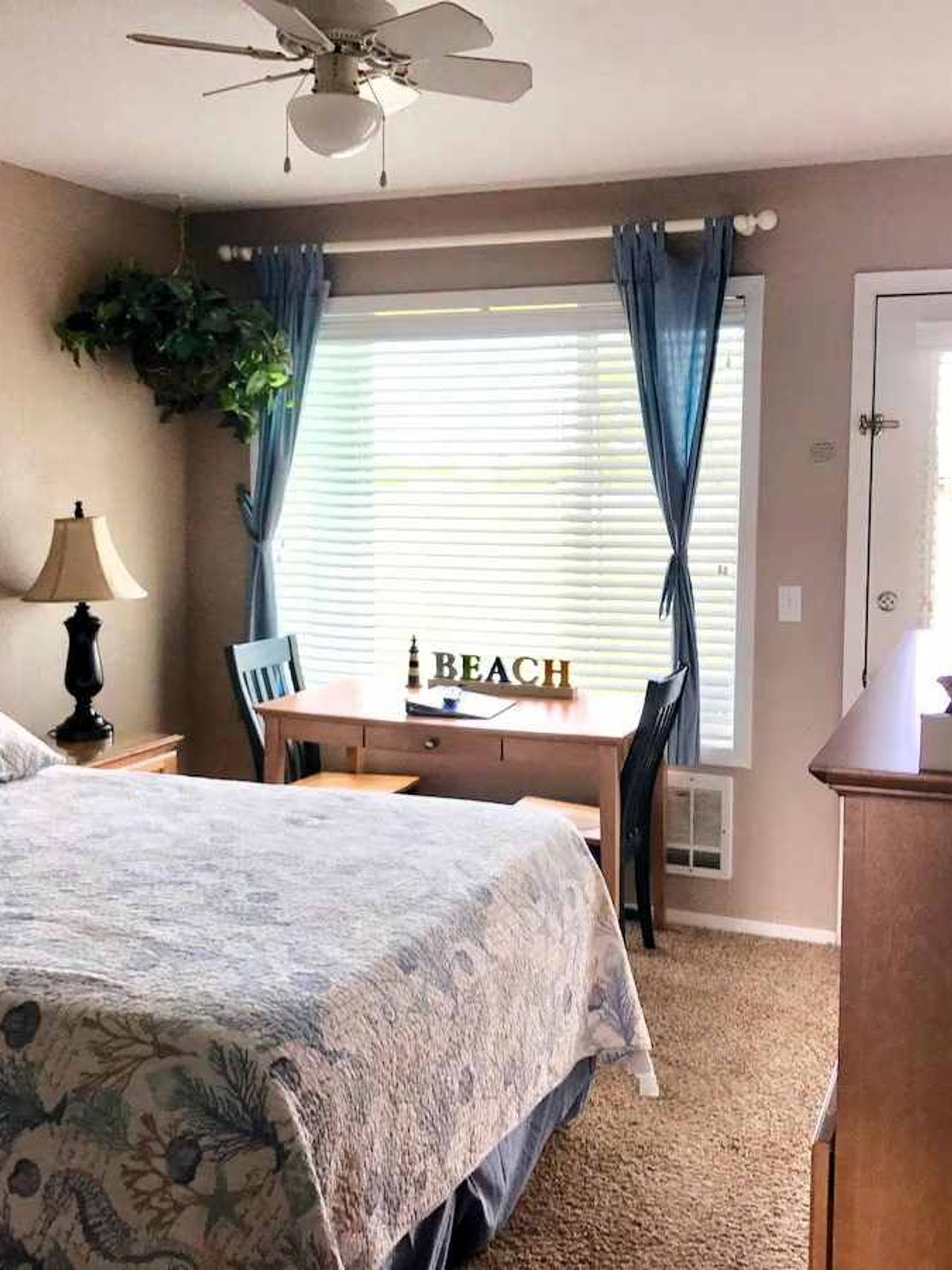 The Breakers - Standard Room, 1 Queen Bed, Refrigerator, Microwave, Bathroom