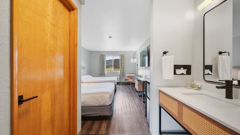 Photo of Garibaldi Inn at the Bay