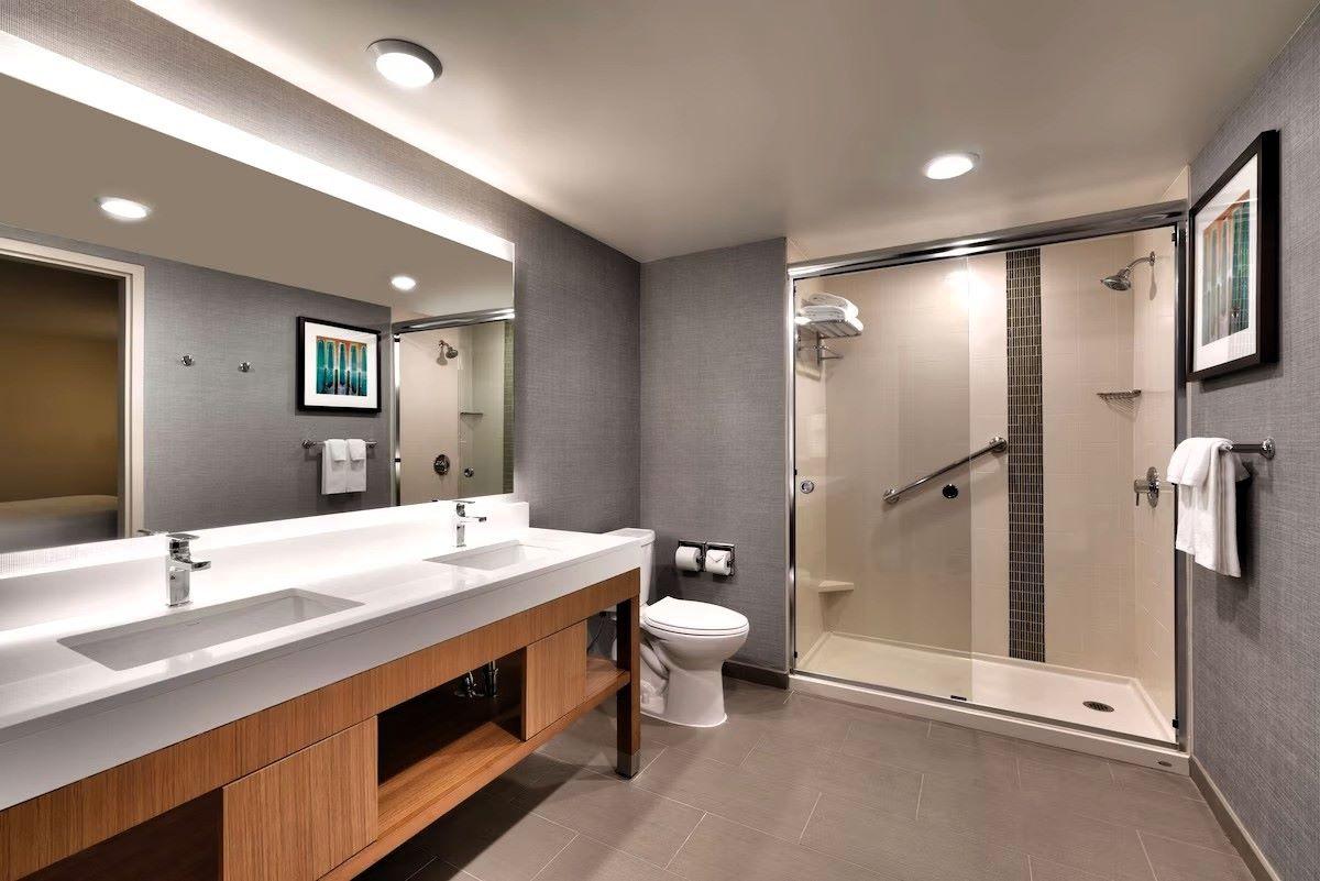 Hyatt Place Boise/Downtown - Suite, Bathroom