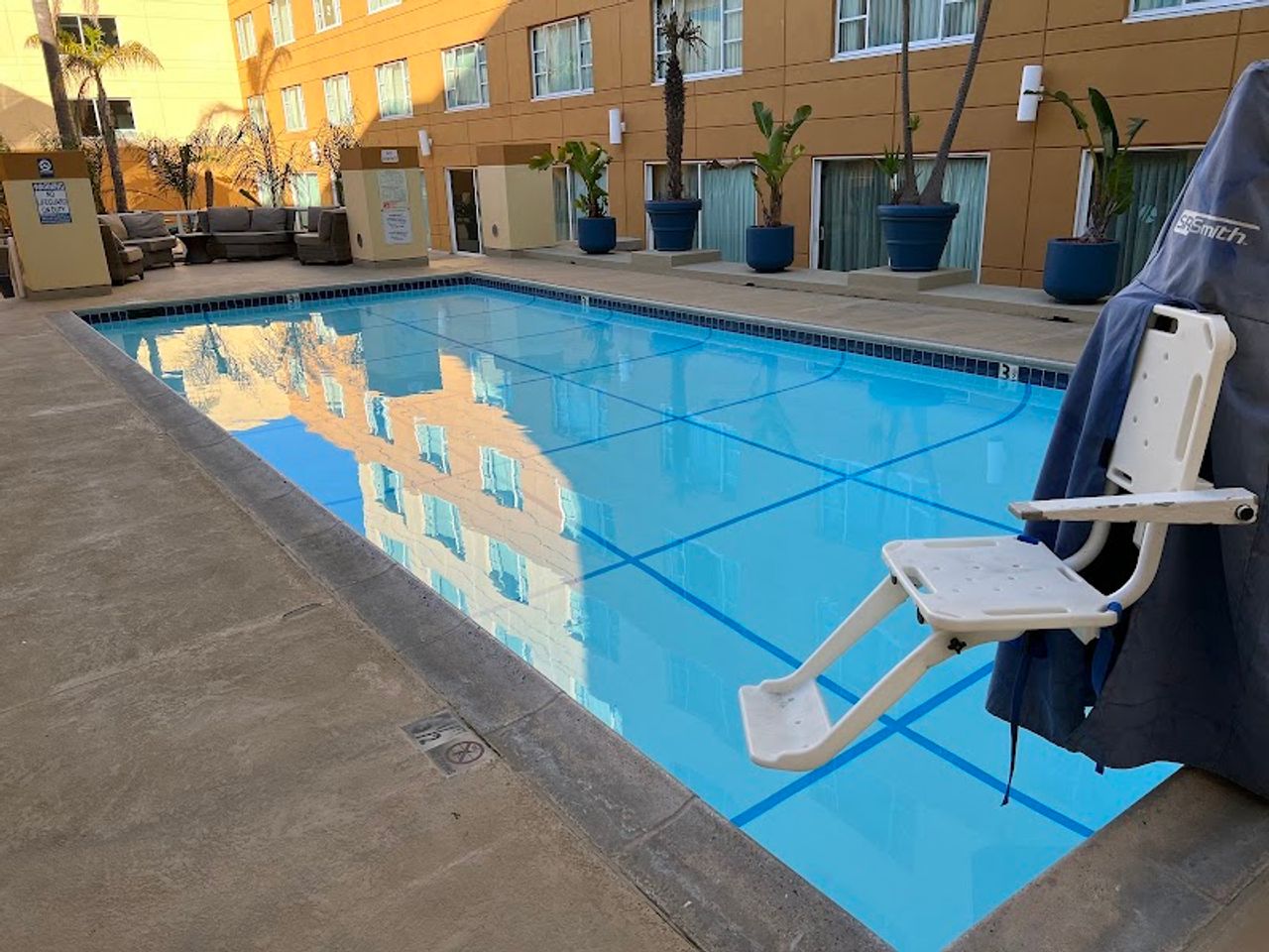 Photo of Monterey Marriott - Outdoor pool and whirlpool
