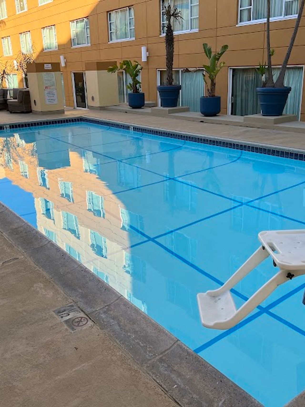 Photo of Monterey Marriott - Outdoor pool and whirlpool