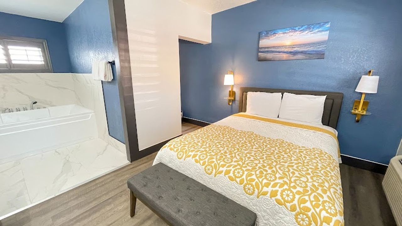 Photo of The Fremont Inn - Queen Suite with Spa Bath, 1 Queen Bed, Private in-room Jacuzzi (Spa) Tub