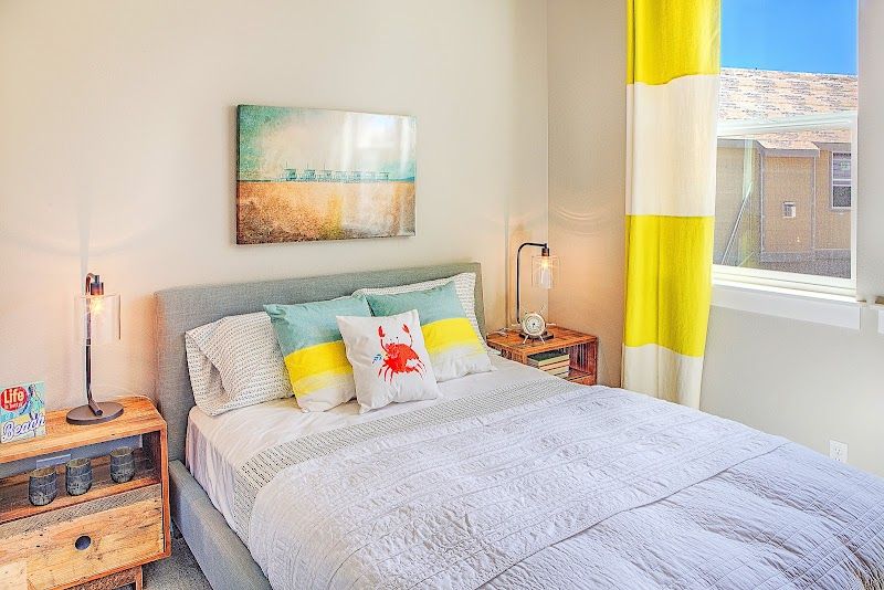 Photo of Oyhut Bay Seaside Resort - Bedroom, Queen bed