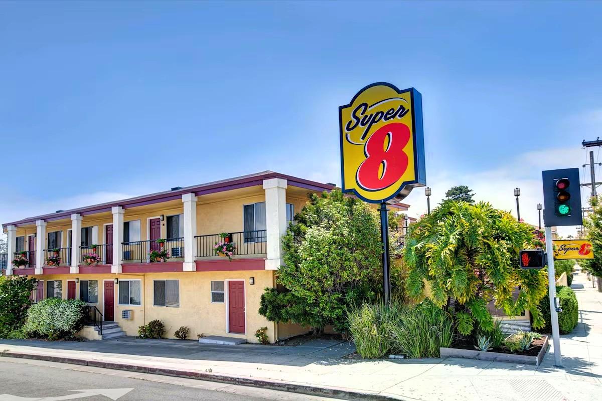 Super 8 by Wyndham Santa Cruz Beach Boardwalk