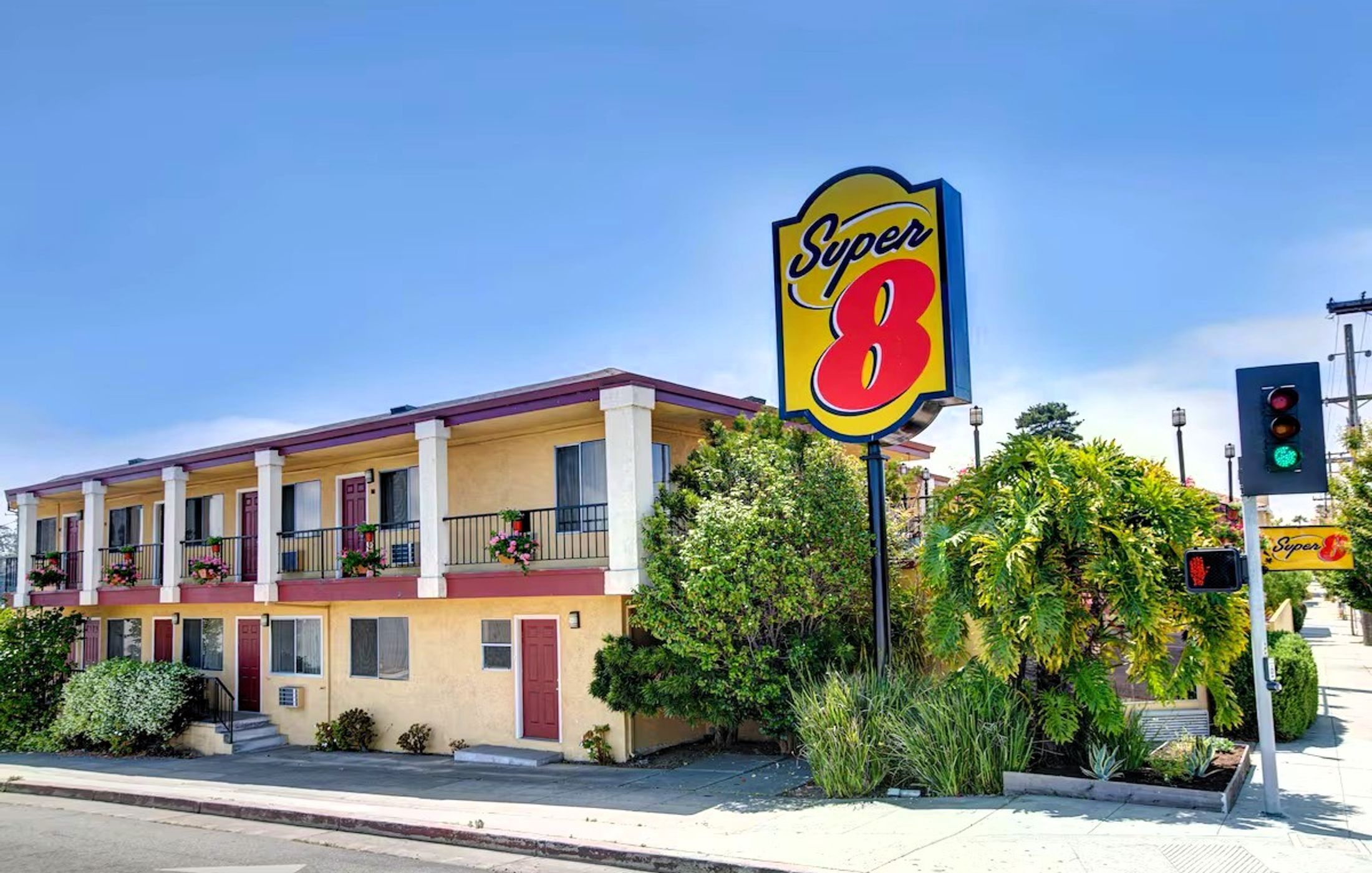 Super 8 by Wyndham Santa Cruz Beach Boardwalk