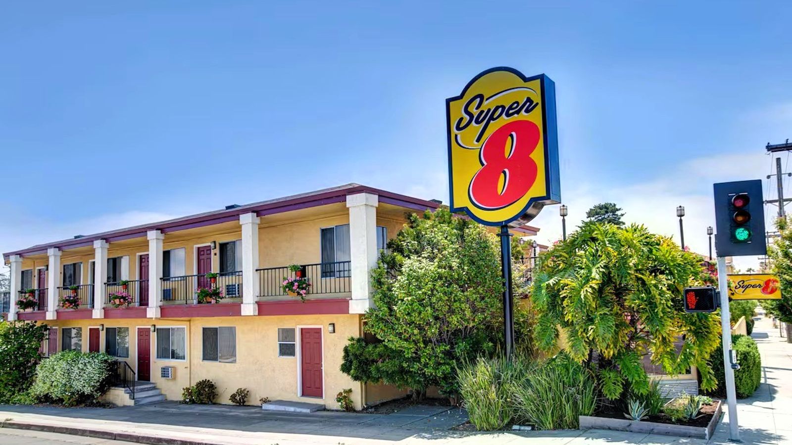 Super 8 by Wyndham Santa Cruz Beach Boardwalk