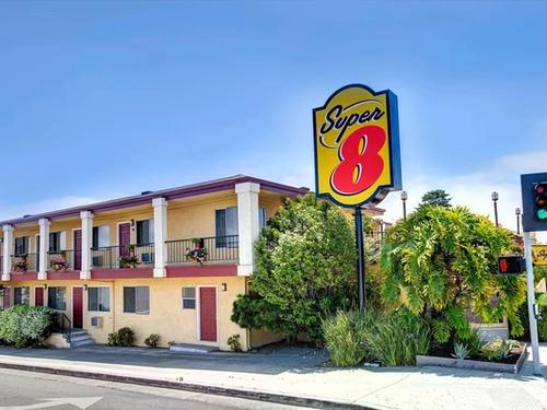 Super 8 by Wyndham Santa Cruz Beach Boardwalk