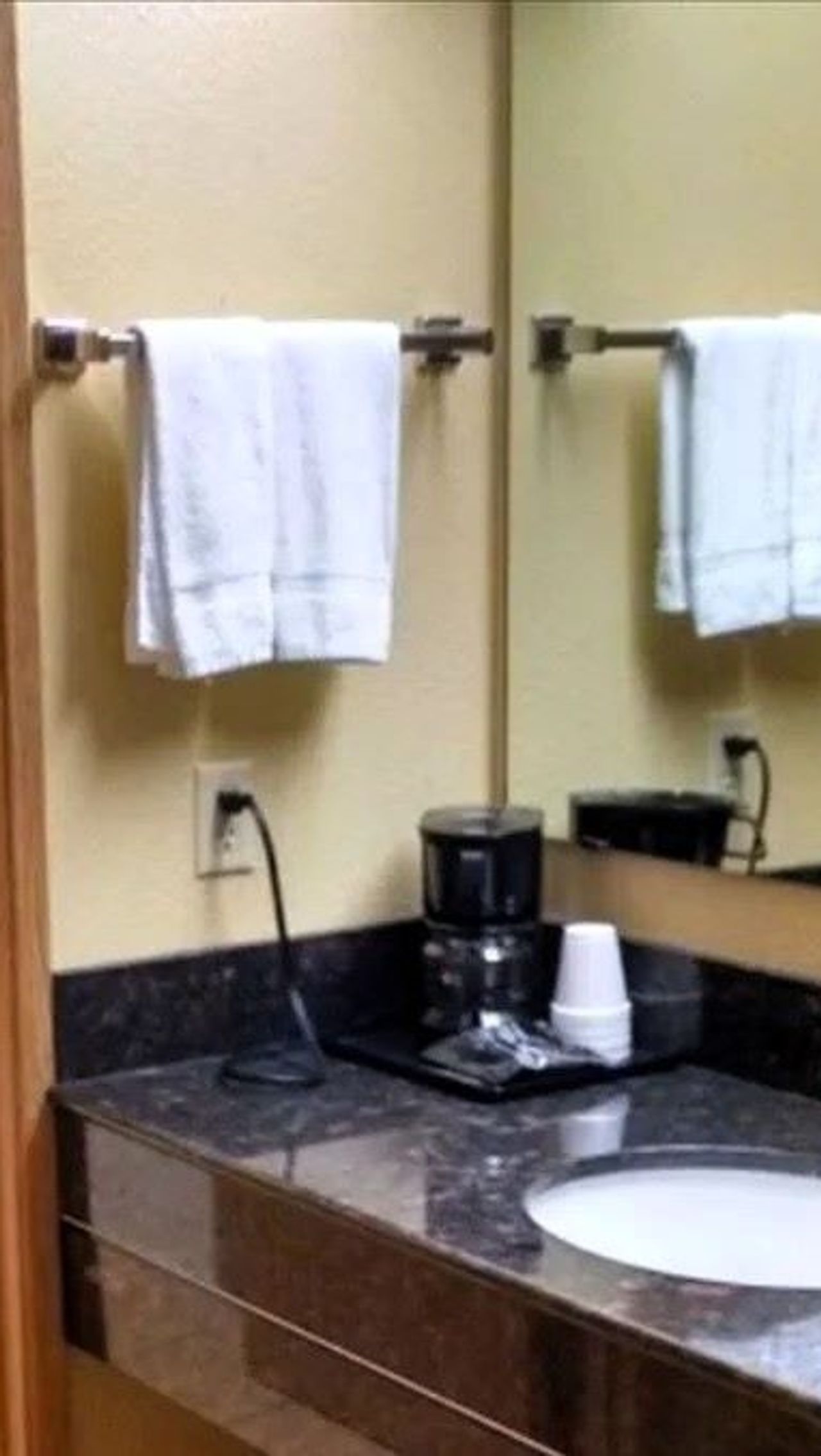McMinnville Inn Bathroom