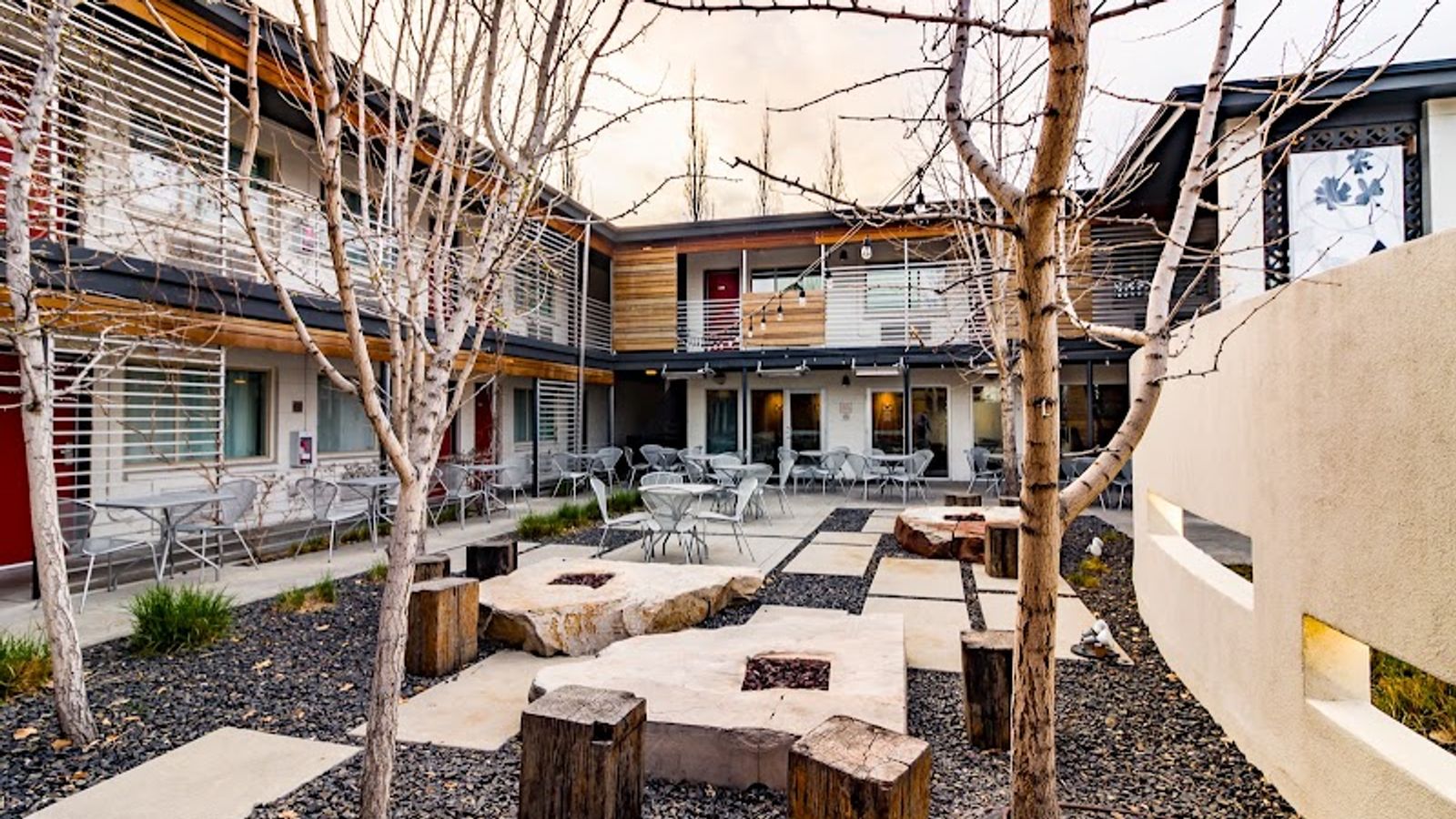 Photo of Modern Hotel