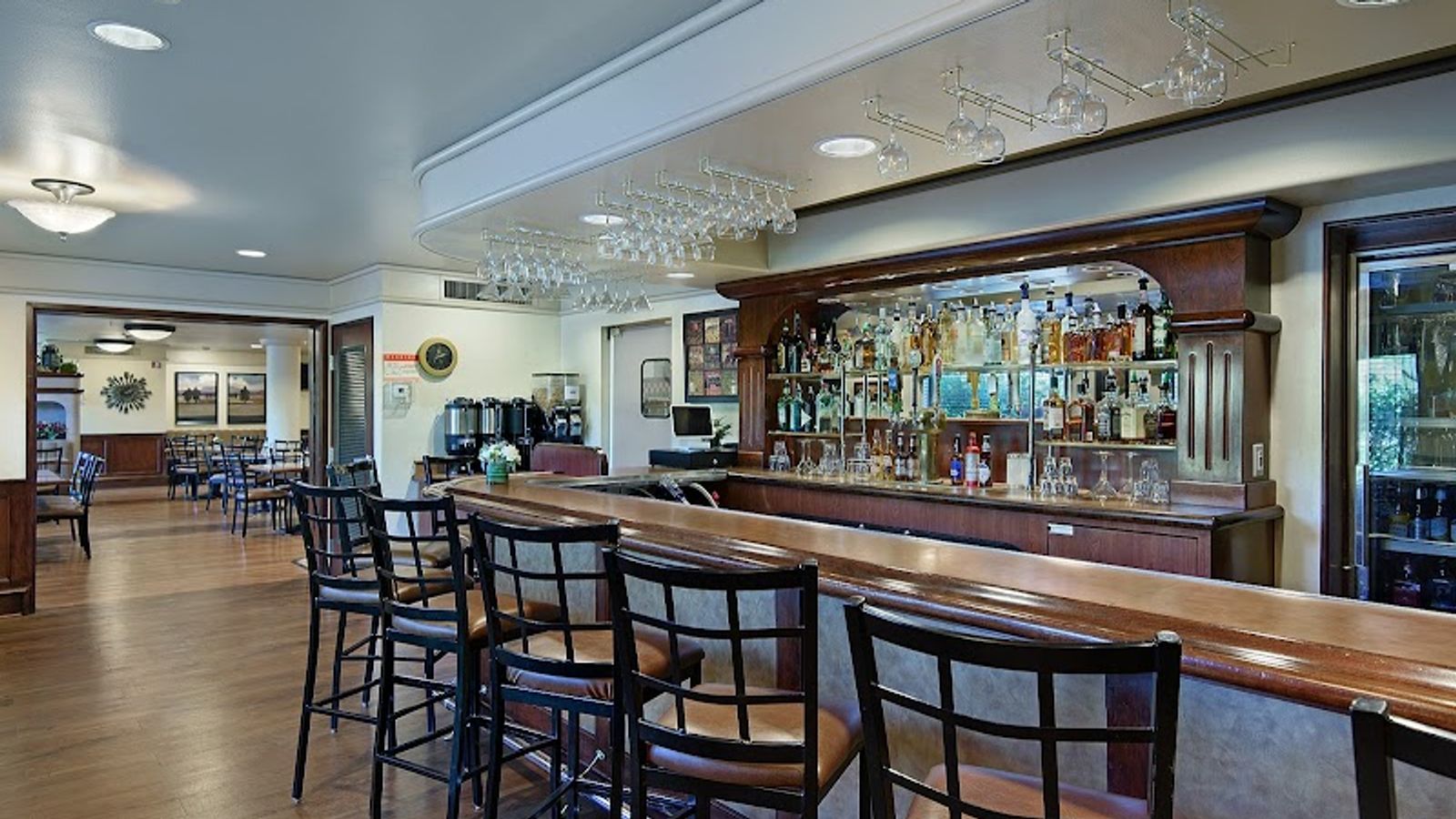 Photo of Oxford Suites Yakima