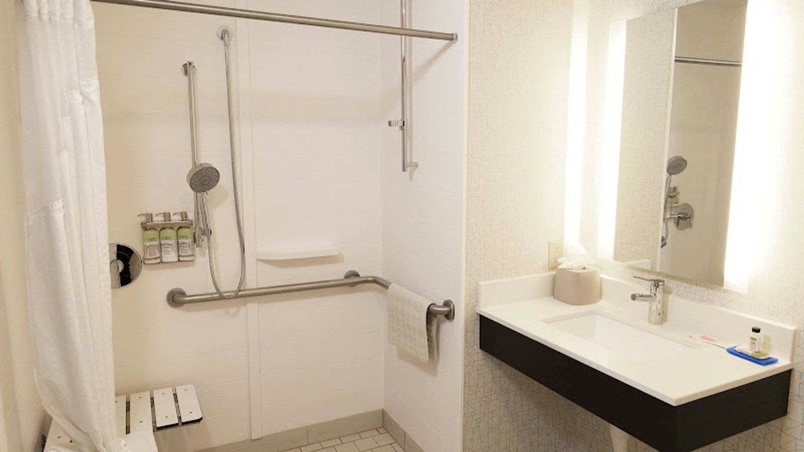 Photo of Holiday Inn Express & Suites Napa Valley-American Canyon, an IHG Hotel