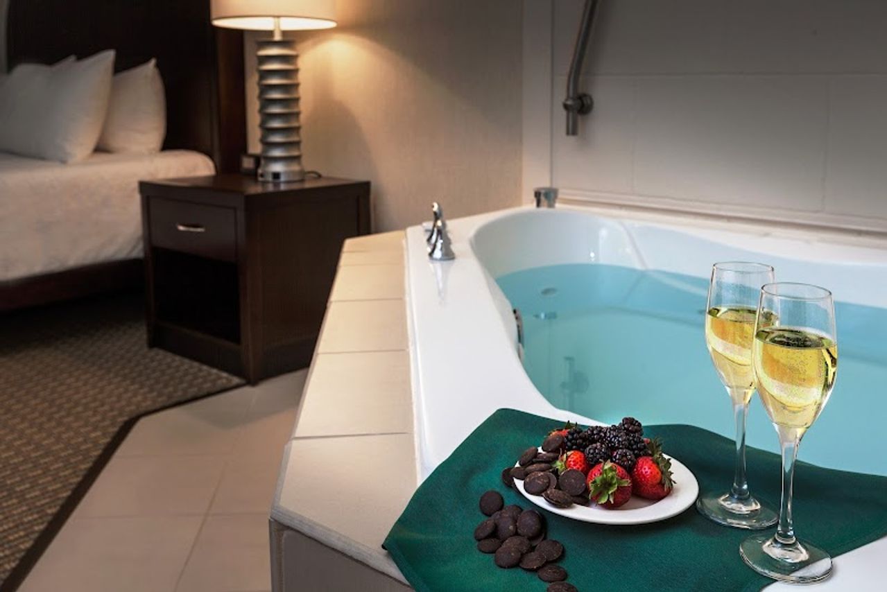Photo of Hilton Garden Inn Eugene/Springfield - Private jacuzzi suite
