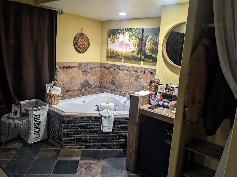 Photo of Glen Ellen Inn - Private in-room hot tub
