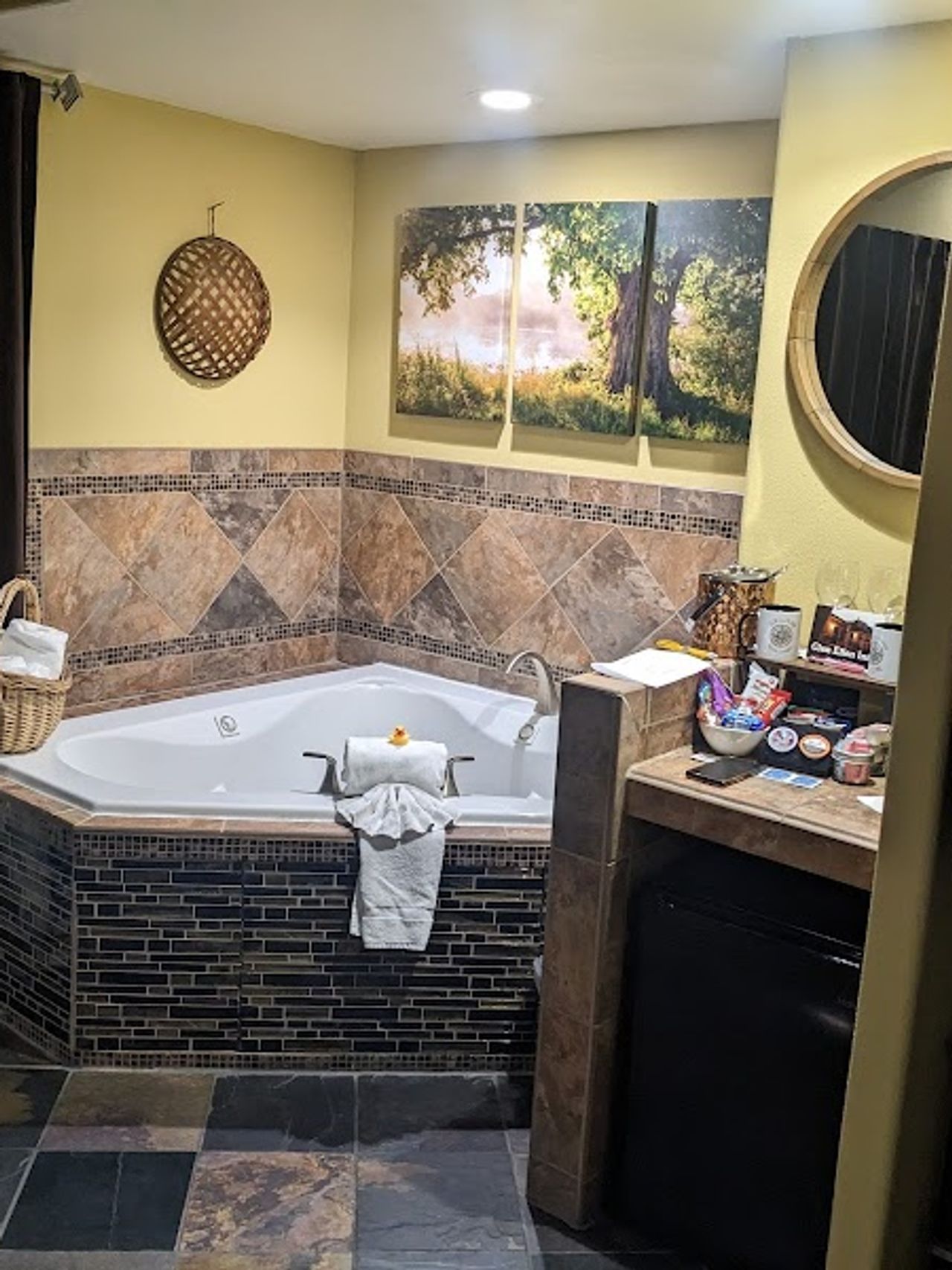 Photo of Glen Ellen Inn - Private in-room hot tub