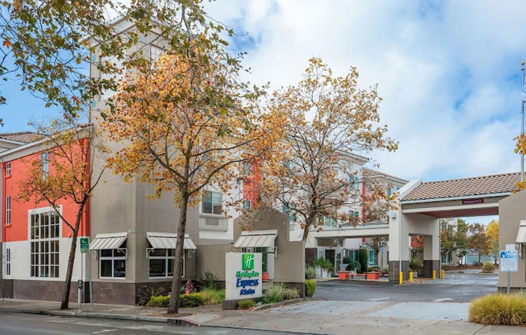 Holiday Inn Express & Suites Berkeley by IHG